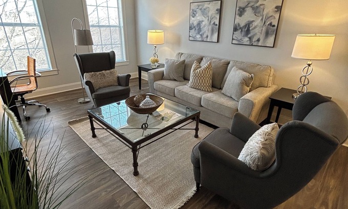 Alpharetta Apartment | Exceptional One-Bedroom Apartment with Pool in Alpharetta