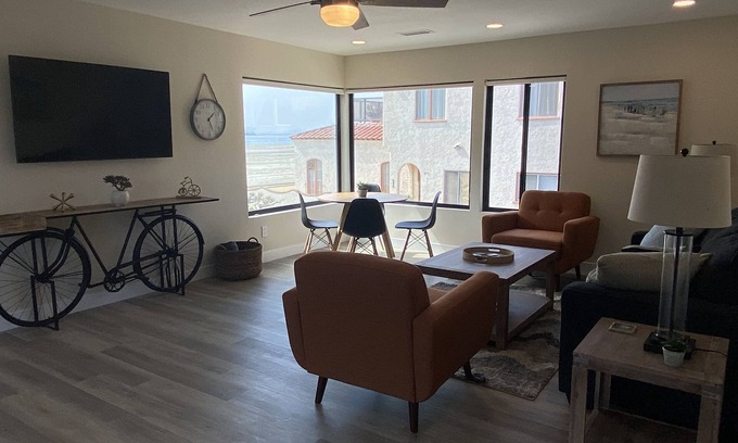 Peninsula Apartment | Idyllic Ocean View Retreat with Private Deck & Pool