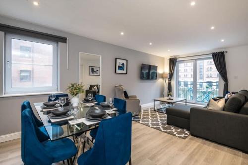Vauxhall Apartment | Inviting Quayside Apartment with Free Parking & Pet Friendly