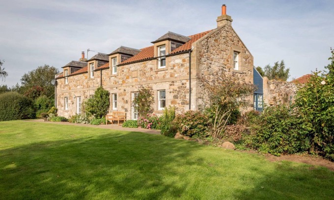 Pittenweem House | Inviting Country House for 10 with Pet-Friendly Amenities
