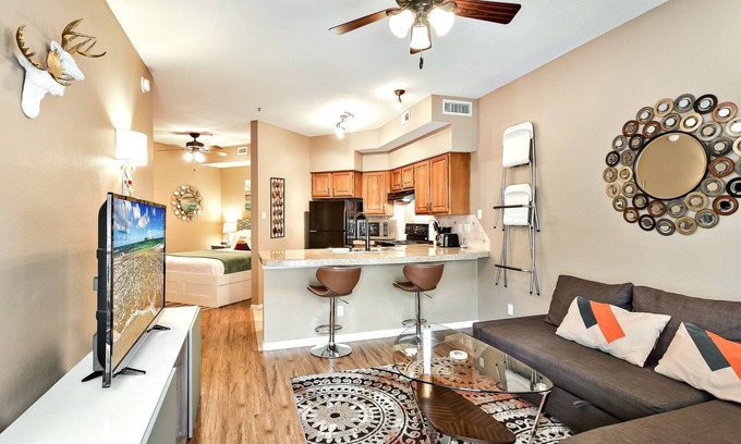 Lago Vista Condo | Fabulous, Tastful, And Fully Furnished Condo On Lake Travis Island Villa!