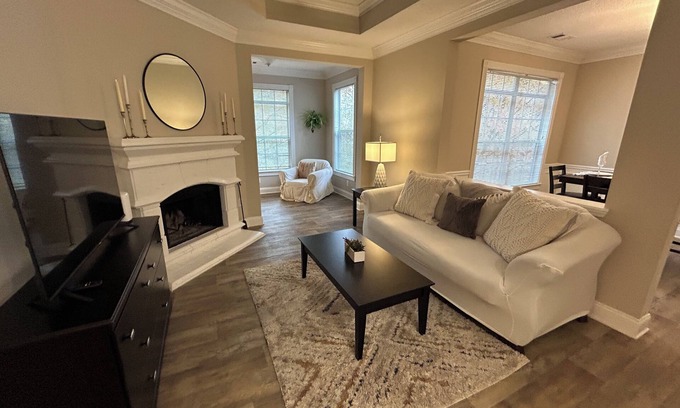 Alpharetta Apartment | Inviting Two Bedroom Retreat with Pool in Alpharetta