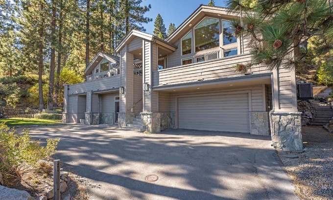 Crystal Bay House | Scenic Lake Tahoe Retreat with Spa and Breakfast Options