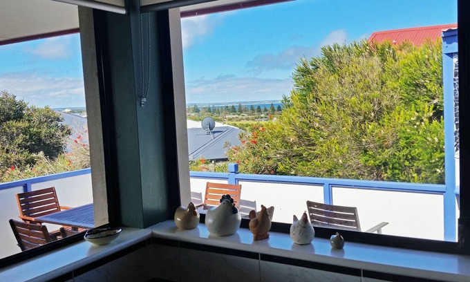 West Beach House | Inviting West Beach Esperance Home with Ocean Views