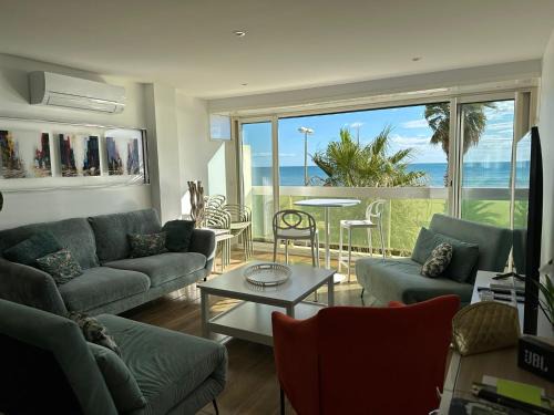 La Cote Radieuse Apartment | Oceanfront Retreat at Face à la Mer in Canet Plage