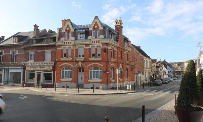 Le Cateau-Cambresis Apartment | Family-Friendly Getaway at Face à Matisse - Rated 9/10