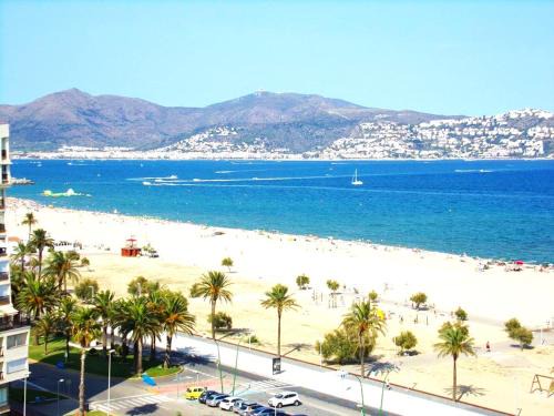 Empuriabrava Apartment | Oceanfront Ampuria Studio with Pet-Friendly Amenities