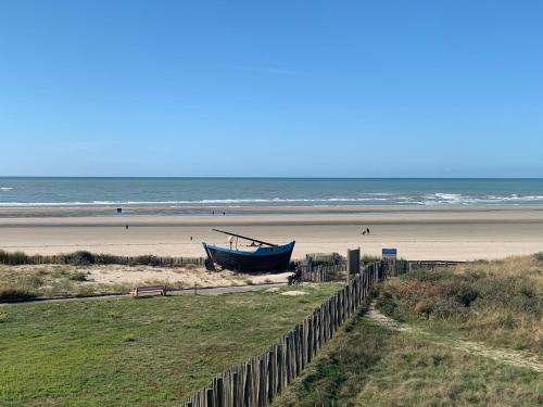 Berck-sur-Mer Apartment | Oceanfront Duplex for 8-12 Guests with Hot Tub & Views