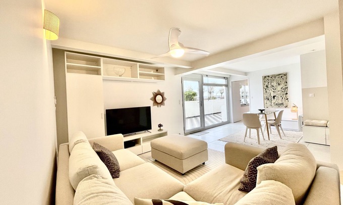 Royan Apartment | Beachfront Bliss: Unmatched Relaxation Steps from the Ocean