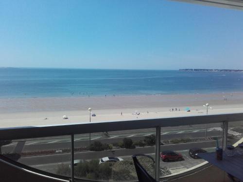 La Baule-Escoublac Apartment | Oceanfront Escape at Face mer Tyra - Guest Rated 9.6/10