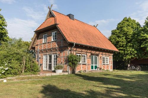 Kirchlinteln House | Fachwerk-Ferienhaus: Peaceful Country Retreat with Pets Welcome