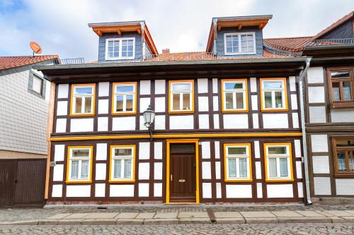 Wernigerode Old Town Apartment | Modern Apartment in Heideviertel with Free Parking
