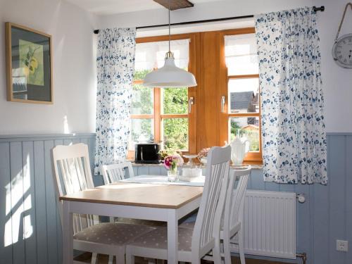 Heinebach Apartment | Oceanfront Retreat: Fachwerktraum im Hof, Rated 9.6/10