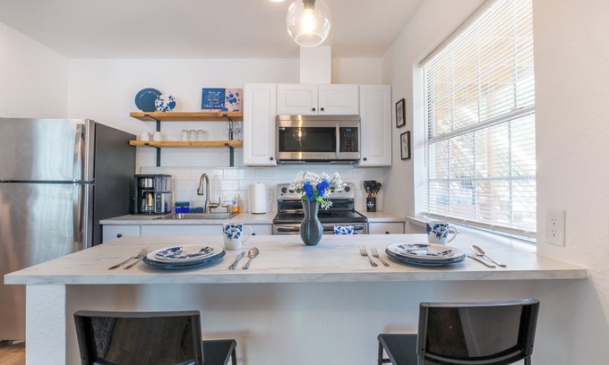 Southside Apartment | Facing Collins Garden Park , 1st Floor Studio