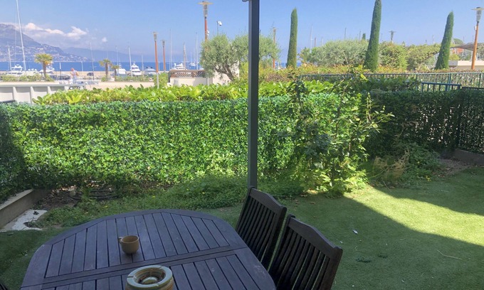 Saint-Jean-Cap-Ferrat Apartment | Oceanfront Escape: Steps to the Beach with Pool & Spa