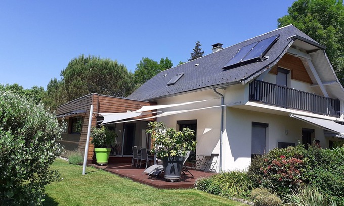 Antist House | Scenic Retreat with Pool & Spa Facing the Pyrenees