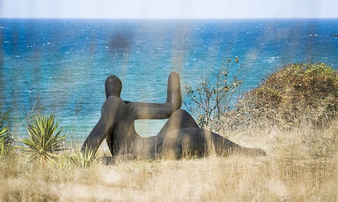 Saint-Coulomb Villa | Oceanfront Colette Artist's House: Nature & Serenity Awaits