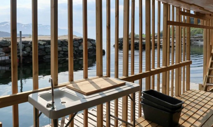 Florø House | Pet-Friendly Fagernipa: Oceanfront Escape with Spa