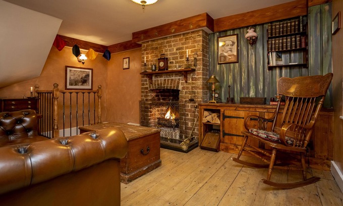 Broadstairs House | Fagin’s Den: 10/10 Rated Cottage with Oceanfront Views