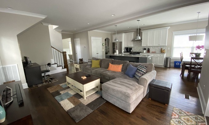 Villa Heights House | Welcome to "Failte": Perfect Getaway Near Spectrum Center