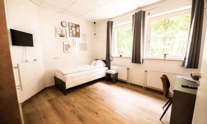 Nordhorn Apartment | FAIR BED 4 City Single Room with TV, WLAN, G.Kitchen