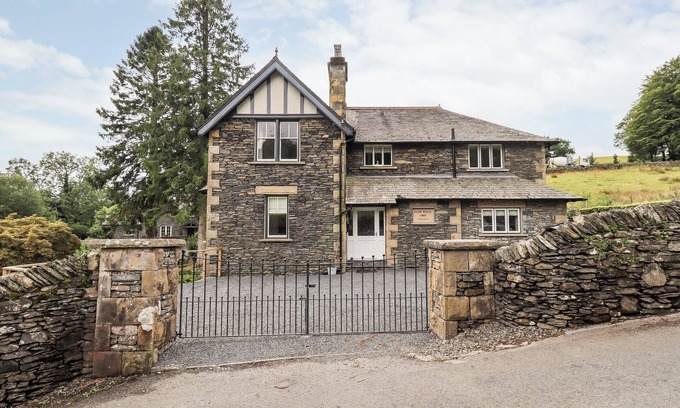 Ambleside House | Family-Friendly Fair Rigg with Cozy Open Fire in Sawrey