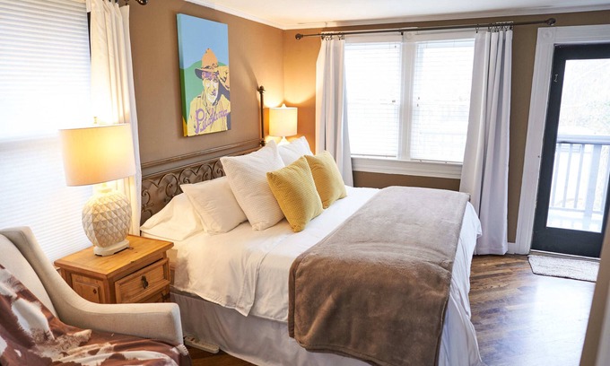 Petaluma Apartment | Pet-Friendly Fair Street Retreat: Cozy Studio in Downtown