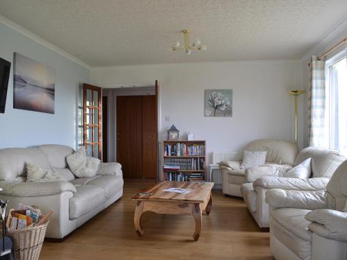 Lairg House | Discover Fair View: 4-Star Hotel with Family & Pet Amenities