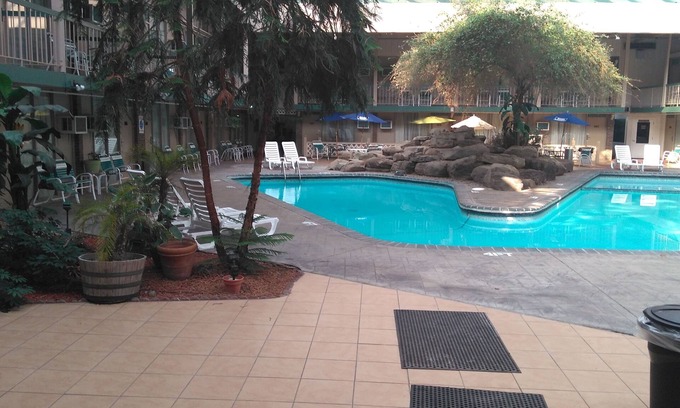 Stroudsburg Hotel | Comfortable Stay at FairBridge Inn & Suites Poconos