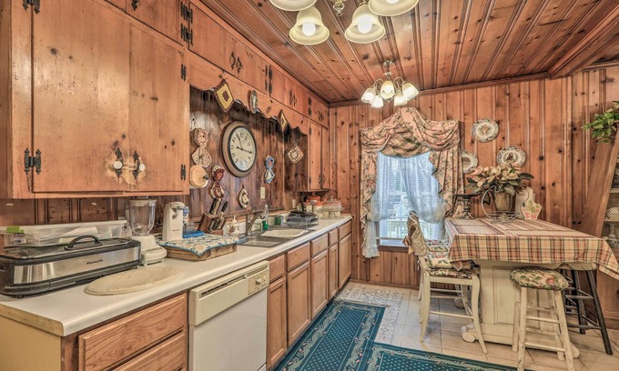 Cliftondale House | Cozy Fairburn Area Home with Deck Near Atlanta Attractions