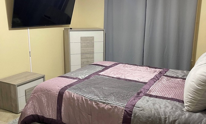 Fairburn House | Cozy 4-Bedroom Getaway in Peaceful Fairburn with WiFi