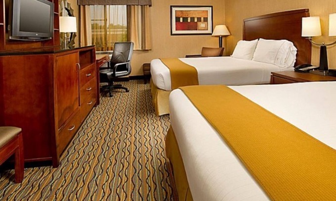 Fairfax House | Fairfax Retreat: Relax, Recharge, and Enjoy Breakfast!