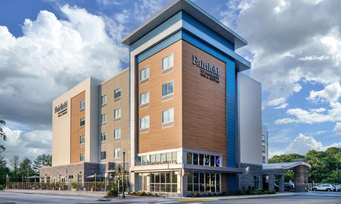 North Central Hotel | Stylish Fairfield Inn & Suites Virginia Beach Town Center