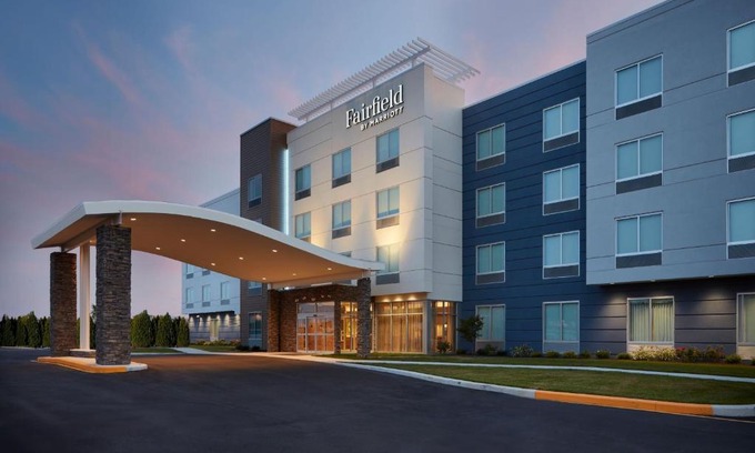 Middletown Hotel | Relax at Fairfield Inn & Suites Middletown with Pool Access