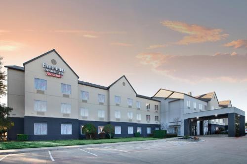 Fossil Creek Hotel | Family-Friendly Fairfield Inn with Pool & Dining Options