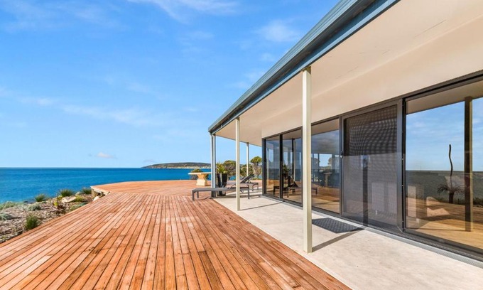 Emu Bay House | Explore Fairfield House: Oceanfront Getaway for Families