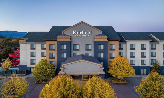 Dilworth Mountain Estates Hotel | Discover Fairfield Inn & Suites Kelowna with Pool and Spa