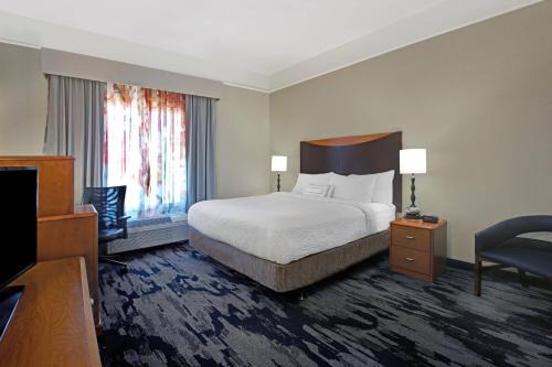 Carlsbad Hotel | Comfortable Fairfield Inn and Suites Carlsbad with Spa & Breakfast
