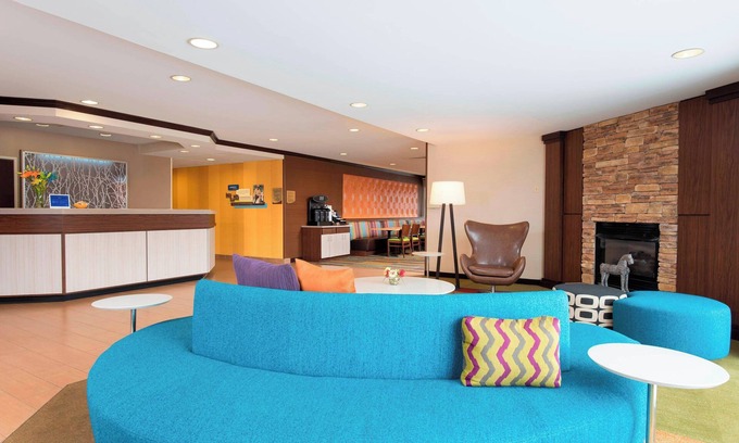St. Charles Hotel | Eco-Friendly Fairfield Inn & Suites in St Charles with Pool