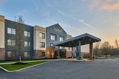 Webster Hotel | Relax at Fairfield Inn by Marriott Rochester East with Pool & Hot Tub