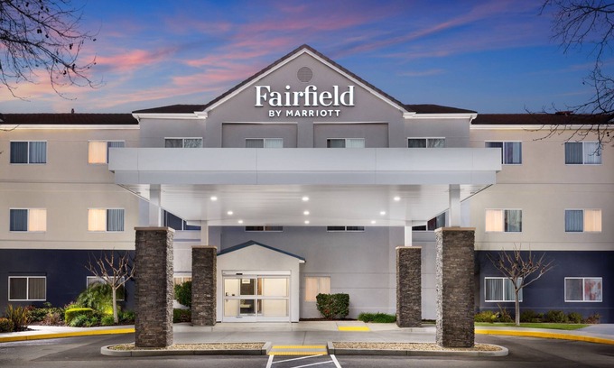 Tracy Hotel | Discover Fairfield Inn by Marriott Tracy: Pool & Restaurant