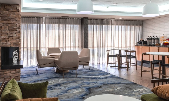 Evansville Hotel | Guest Approved: Fairfield Inn Evansville West with Pool