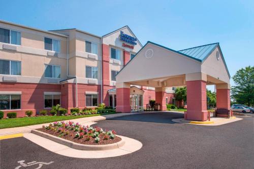 Chantilly Hotel | Convenient Fairfield Inn Dulles Airport with Pool & Dining