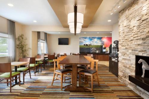 Bourbonnais Hotel | Relax at Fairfield Inn Kankakee Bourbonnais with Pool Access