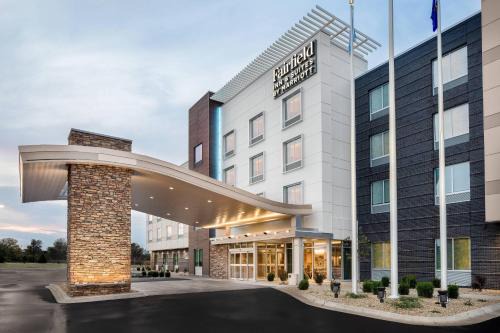 Russell Hotel | Discover Fairfield Inn & Suites: Family-Friendly Stay