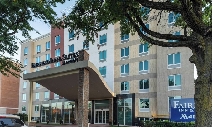 Auburndale Hotel | Discover Comfort at Fairfield Inn & Suites New York Queens
