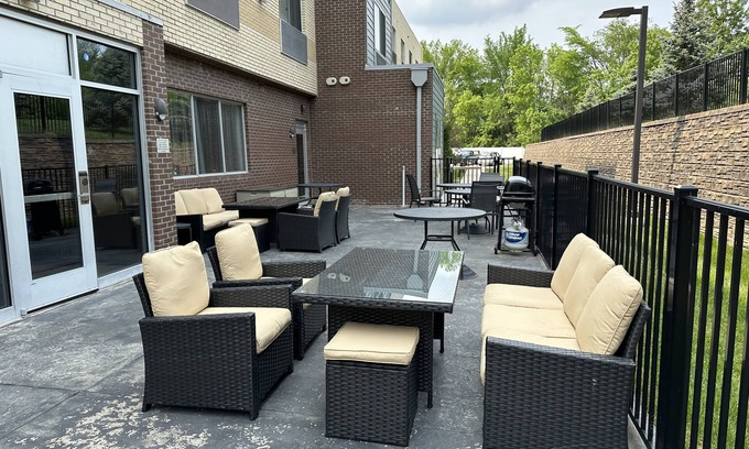 Chesterfield Hotel | Comfortable Stay at Fairfield Inn & Suites Detroit Chesterfield