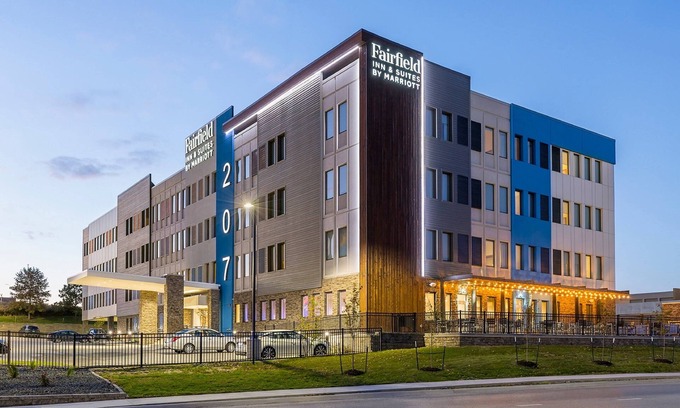 Downtown Des Moines Hotel | Discover Fairfield Inn & Suites: Top-Rated Downtown Escape