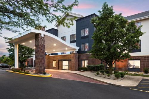 Reynoldsburg Hotel | Discover Fairfield Inn & Suites: Pet-Friendly Comfort