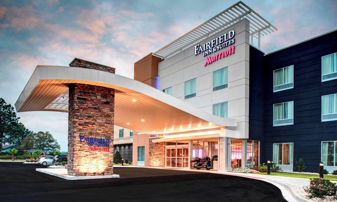 Douglas Hotel | Top-Rated Fairfield Inn & Suites with Pool and Spa Access